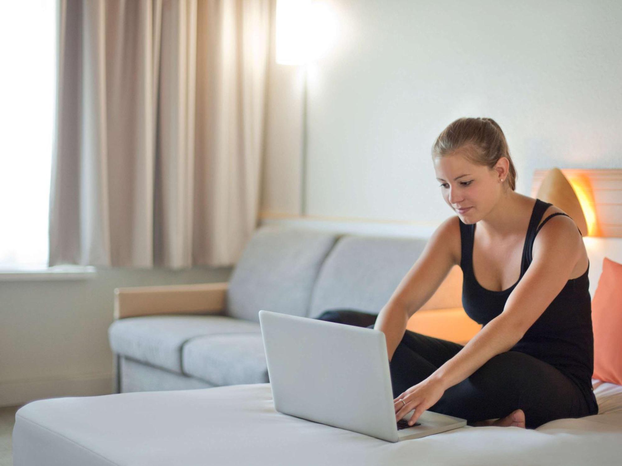 Standard Room with One Queen Bed and One Sofa Bed,1704839325:JPEG